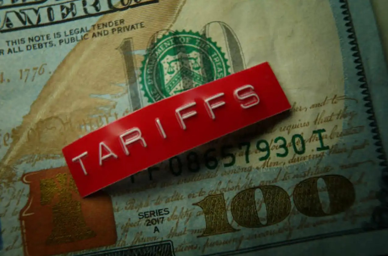 Dolar AS Datar, Spekulasi Tarif Batasi Pergerakan