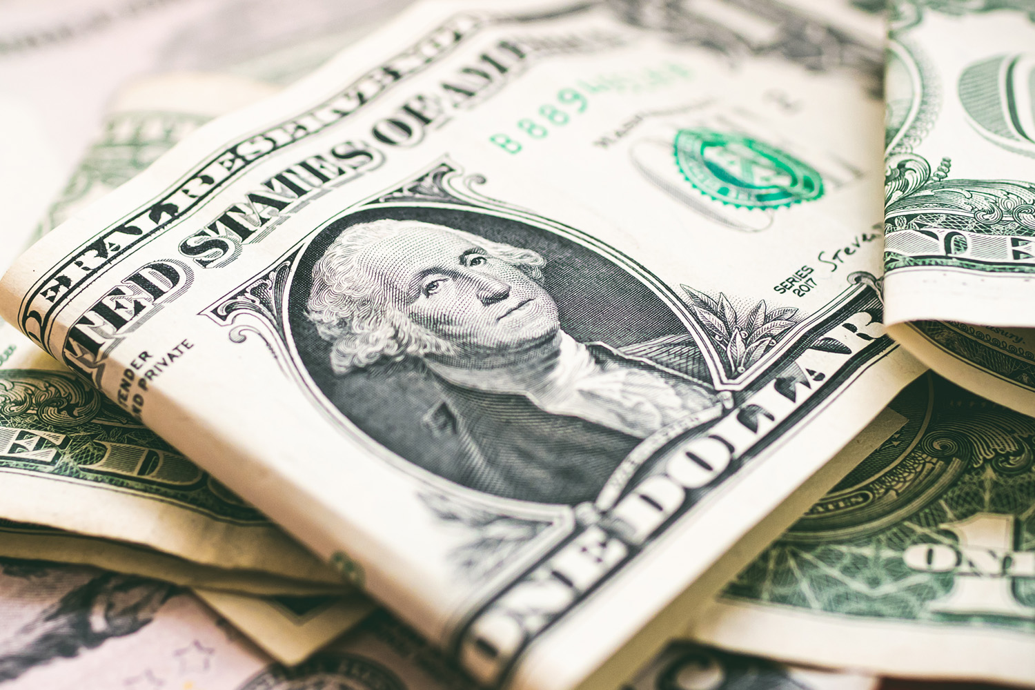 Dolar Merosot VS Pesaingnya Yang Terbebani Kekhawatiran Tarif Baru