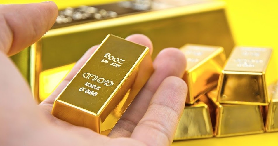 Emas Anjlok Lebih Dari 1% Jelang Putusan Fed