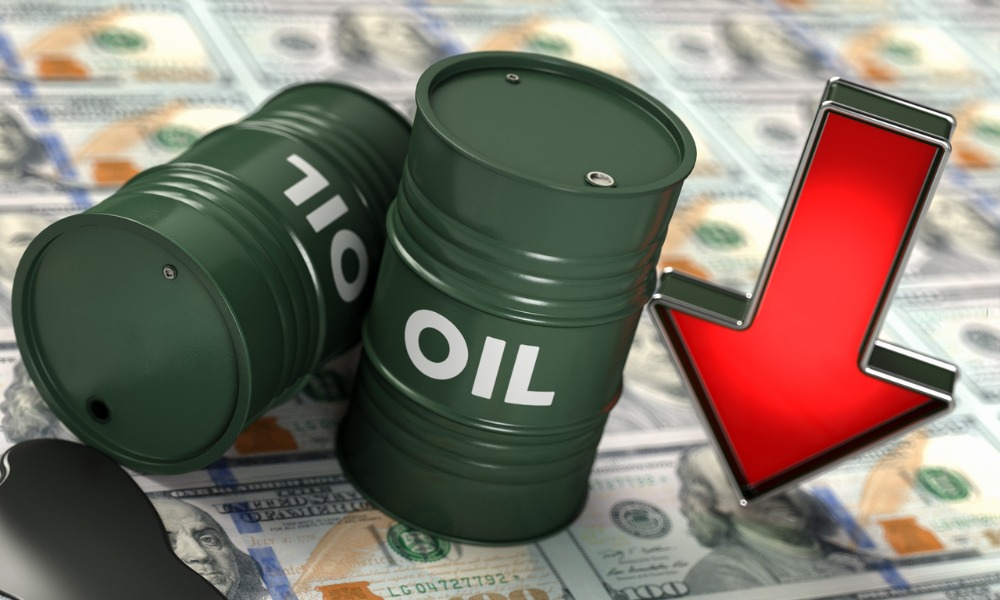 Minyak Anjlok karena Risiko Perdagangan Meningkat dan Saudi Pangkas Harga