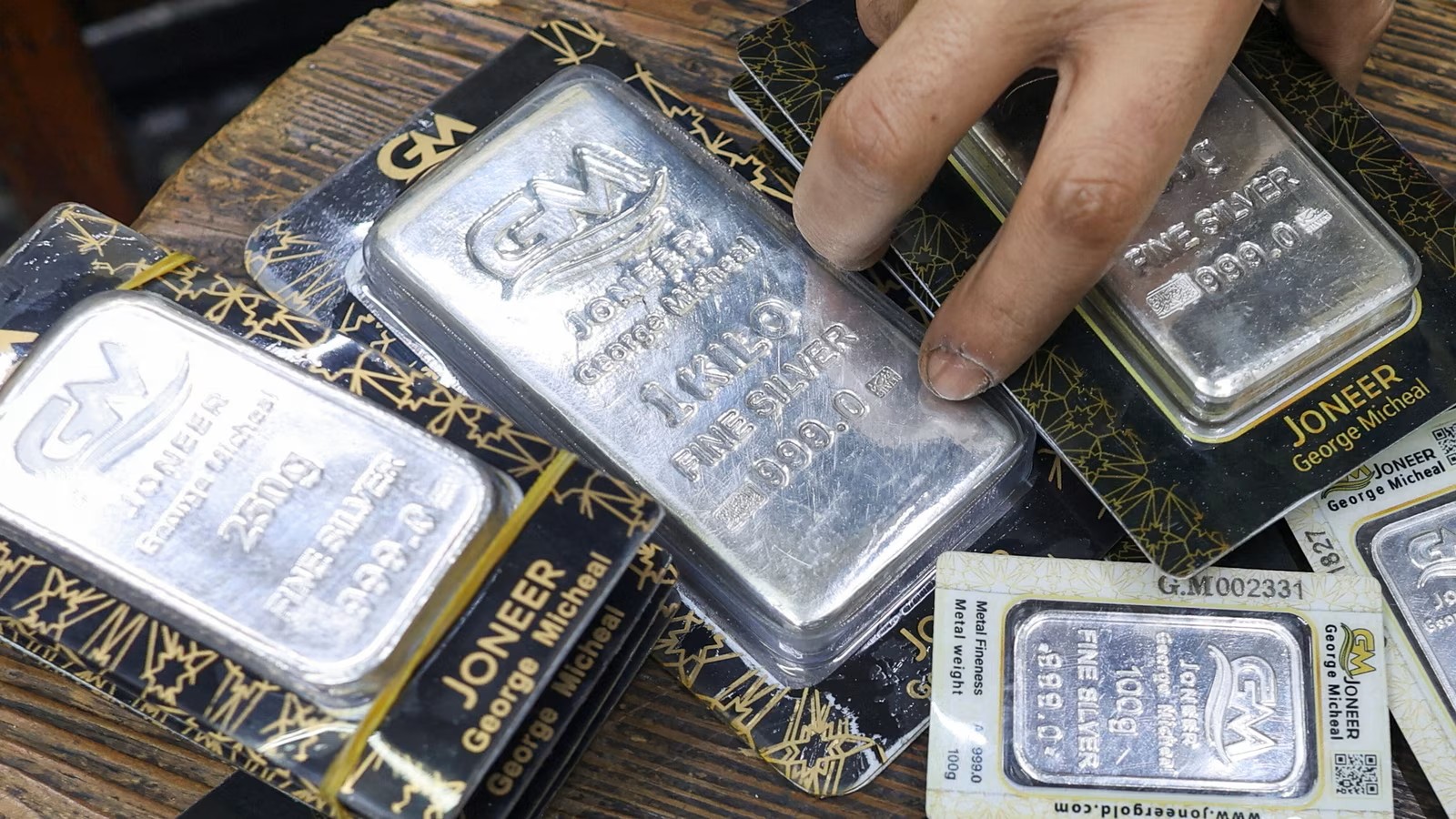 Perak Masih Mepet Level Tertinggi 14 Tahun